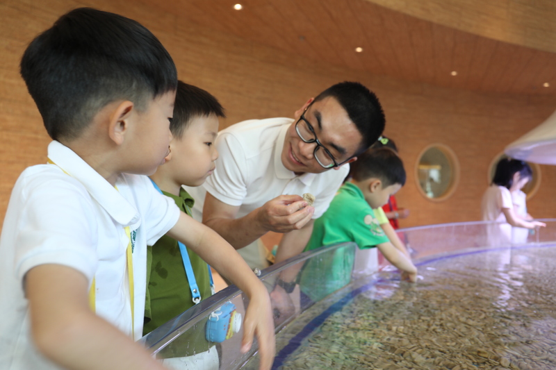 The transformation of a Master's degree in Aquaculture is a bit significant, transforming into a "Xiangzi Teacher" at the Zhongfuhui Kindergarten. "Fish Baby" has been a father for 7 years | Aquaculture | Xiangzi