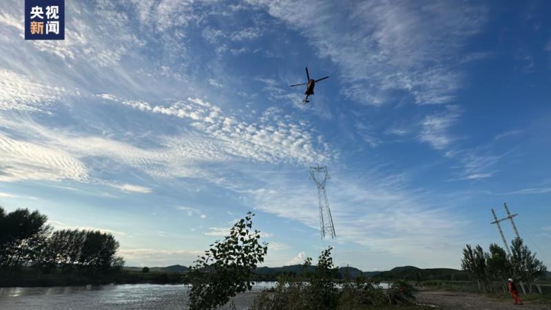 It turned out they did it → The electric tower flew and brushed the screen of the iron tower | helicopter | electric tower