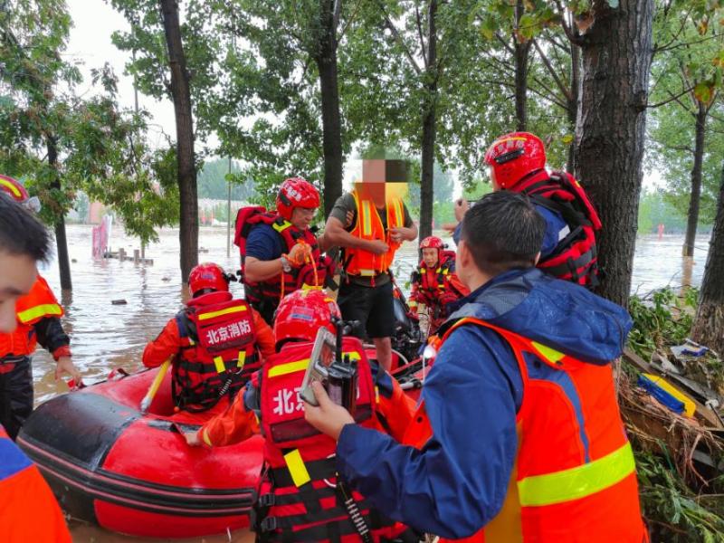 Beijing has transferred over 50000 people and more than 2000 armed police officers and soldiers for emergency rescue and heavy rainfall rescue. Latest situation - Road | Detachment | Officers and soldiers