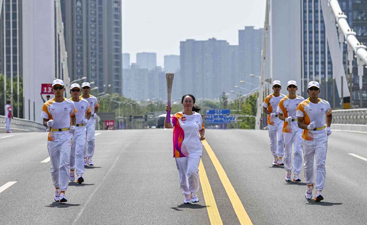 Looking at the Asian Games Torch Relay in Zhejiang | "Fireworks"\