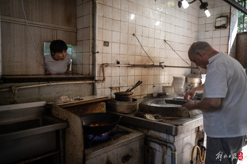 The last alleyway kitchen in Shanghai exudes a taste reminiscent of the memories of the citizens, "This brand is still worth some copper jewelry... it's a pity" kitchen | residents | alleyways