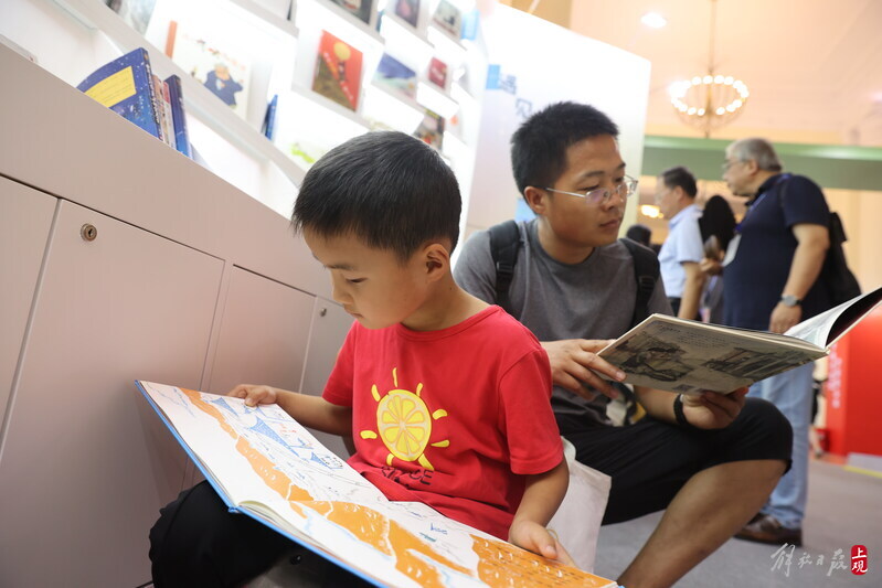领略最美书架……在陈伯吹童书屋“遇见”书香,体验AI智能绘画绘画|创意|书架