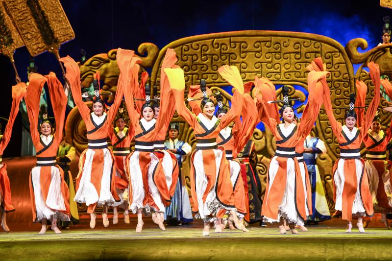 Displaying Colorful Silk Road Culture and Promoting Cultural Exchange and Mutual Learning - Observing Opera at the Xinjiang International Ethnic Dance Festival in China | Performers of the Dawn Song and Dance Troupe in Saratov Oblast, Russia | Dance Festival