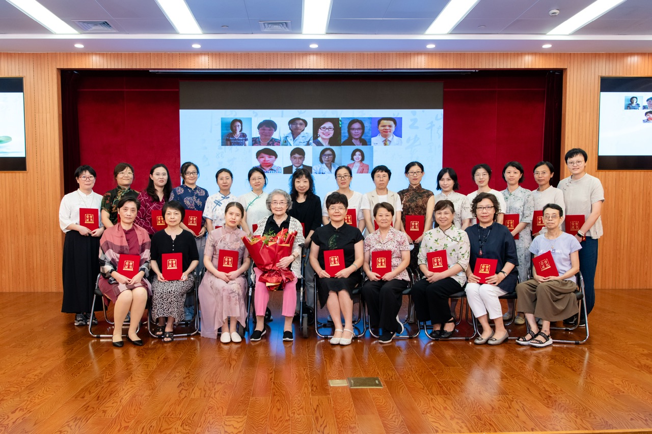 Opening the Door to Integrated Traditional Chinese and Western Medicine: "World Grandmother" Yu Jin, National Famous Traditional Chinese Medicine Inheritance Studio, Established Traditional Chinese and Western Medicine | Professor | Grandmother at Red House Hospital