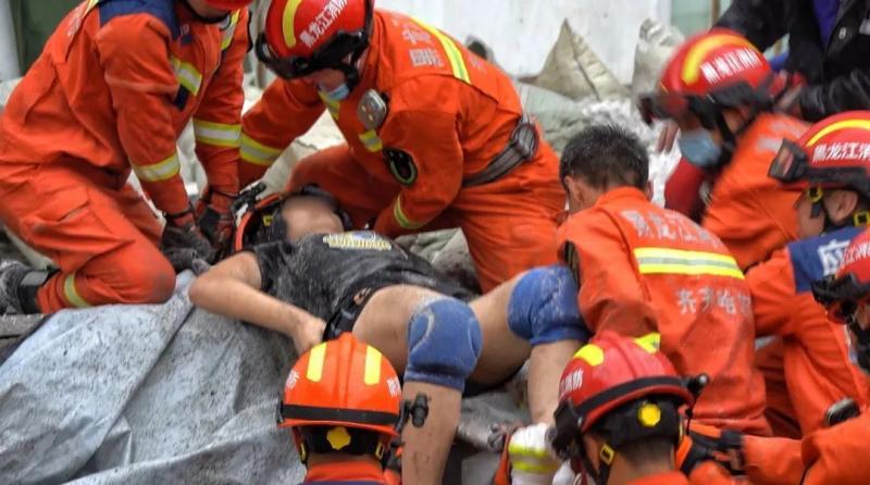 The 10th person was rescued from the collapse accident of the Qiqihar School Gymnasium in Heilongjiang Province | Rescue Team | Accident