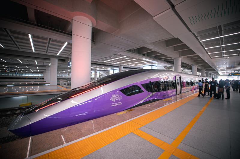 Fuxing intelligent high-speed train welcomes its first test ride at the Asian Games | EMU | Fuxing
