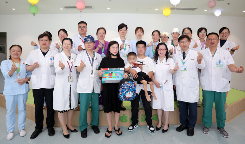 "It was Shanghai Hospital that gave my child hope time and time again." 29 year old young mother successfully donated liver to save her child in Shanghai | Pediatrics | Mother