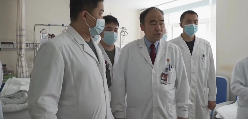 Chinese elderly woman has been cured of a stubborn spinal disease for 40 years at Shanghai Long March Hospital, but has searched for famous doctors in the United States without success. | Professor | Shanghai Long March Hospital