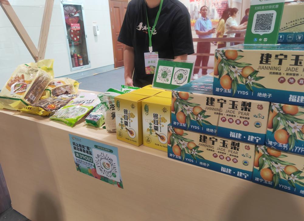 Come here for a taste check, Chinese herbal flavored grapes are sold individually, yellow peaches cross border donuts... Shanghai Real Estate Fruit "Immortal Fighting" Cooperative | Fighting | Shanghai