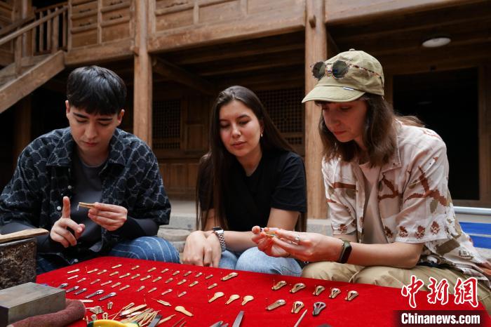 "Waiguoren" Guests Enter Xunhua, Qinghai to Experience Salar's Chord Iran | Blogger | Qinghai