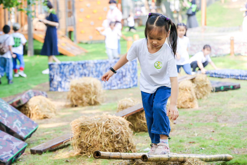 Effectively moving, Pudong New Area explores making young children move scientifically, ensuring the quality and quantity of "2-hour outdoor activities". Teacher | Exercise | Children