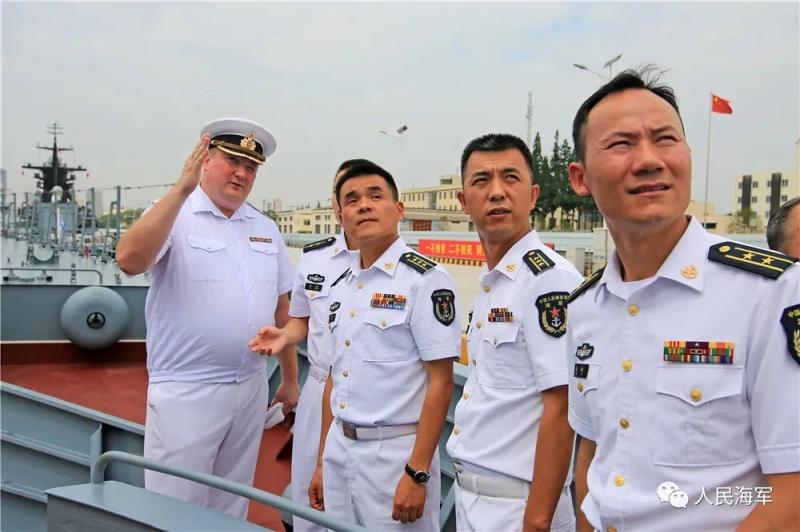 Warm communication! Chinese and Russian officers and soldiers visit each other for warship technology exchange | Professional | Officers and soldiers