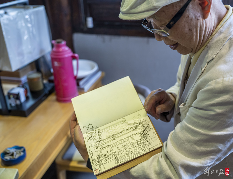 There's always not enough painting. Here are his memories of youth. At the age of 804, the Confucius Temple in Jiading began a major renovation, and Zhang Anpu