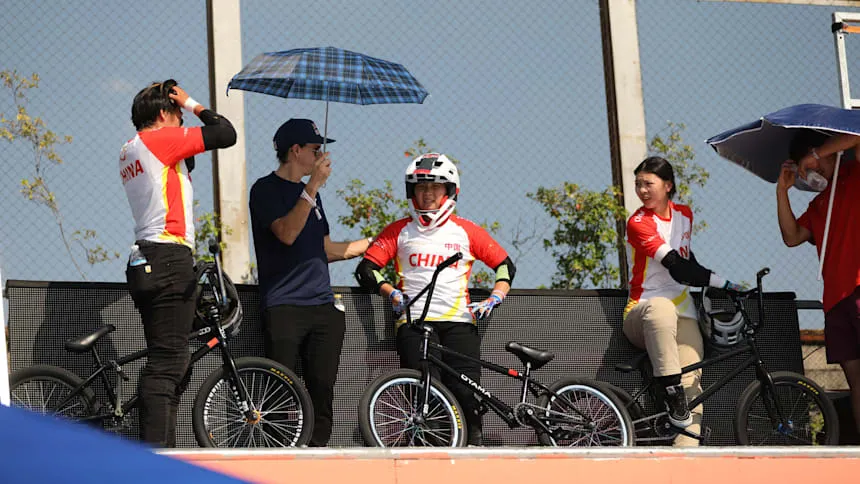 Can this foreign coach of the China BMX Racing Team be a winner-take-all? Can his female players take the top three spots and advance to the men's final?