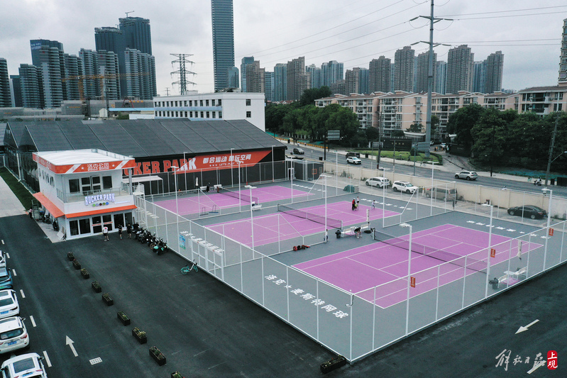 There are over 100 supporting parking spaces, and Putuo Zhenru has opened a large sports park called Rugby | Park | Sports