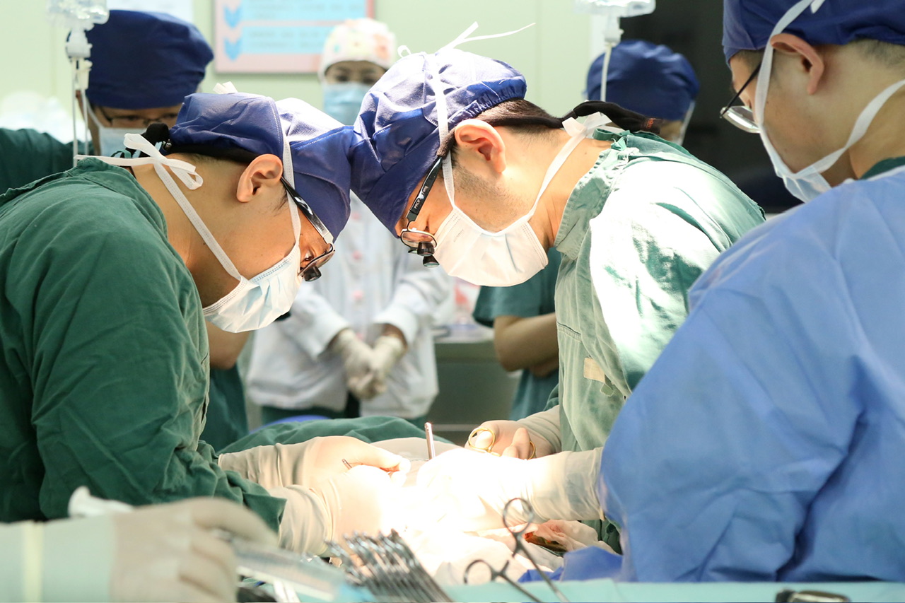 Fudan Pediatrics Completed Parent Kidney Transplantation, Grandma in Sixty Donates Kidney to Save Grandma Sun | Xiaoting | Fudan