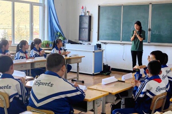 Lighting up the dreams of children in mountainous areas, Shanghai primary school teachers support teaching "White Yak Hometown" Shanghai Fudan Middle School | Children | Hometown