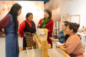 Feel the charm of intangible cultural heritage handmade fabrics and special agricultural products from Xizang!, Entering the Special Features of this Exhibition | Highland Barley | Fabric