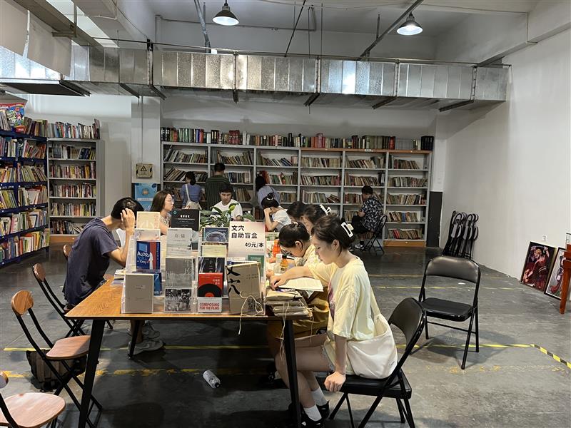 Book buyers in the Yangtze River Delta are attracted to Taobao, but a book warehouse in a warehouse logistics park in Hangzhou has become popular. Warehouse | Bookstore | Books