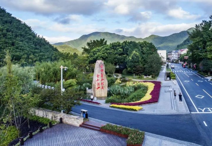 The first point of view is that people live up to the green hills and green hills-Yu Cun's 18-year green | Xi Jinping | Yu Cun