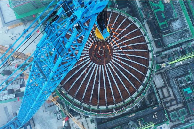 他们如何把740吨“铁帽子”盖到核岛顶端？,中国人的故事徐大堡3号核电机组穹顶吊装就位徐大堡|核电|穹顶