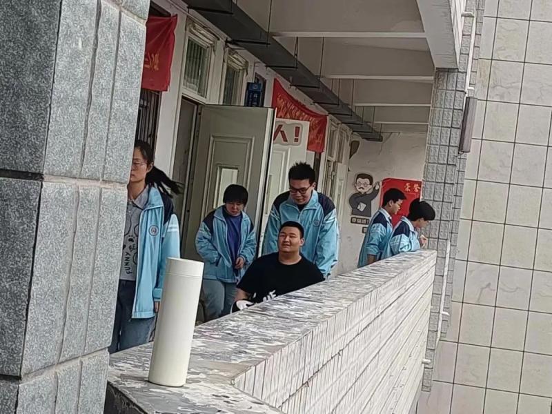 "Wheelchair Boy" surpasses the first tier by 110 points! His beloved university warmly responds to Anhui | wheelchair | university