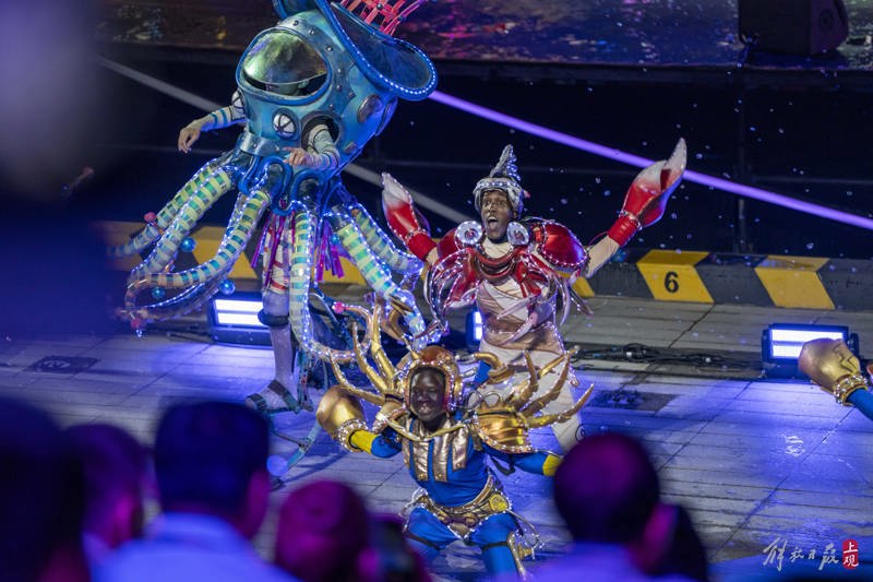 David successfully climbed onto the biggest stage of his career while dancing crab dance, and the Shanghai Tourism Festival has arrived