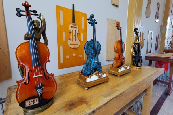 Why has Donggao Village in Pinggu, Beijing become the hometown of violins? For every few violins sold globally, one comes from here