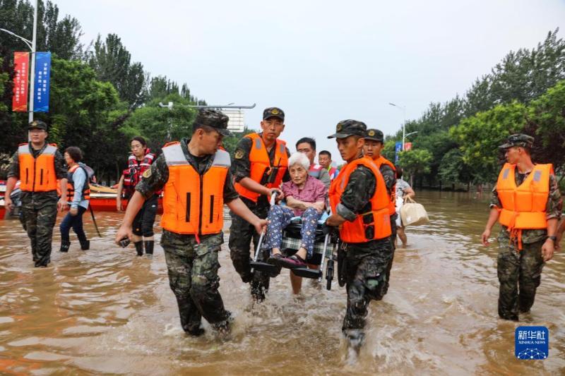 The mission of putting the people first must be achieved - the People's Liberation Army and the People's Armed Police Force are directly attacking the military for flood prevention and disaster relief