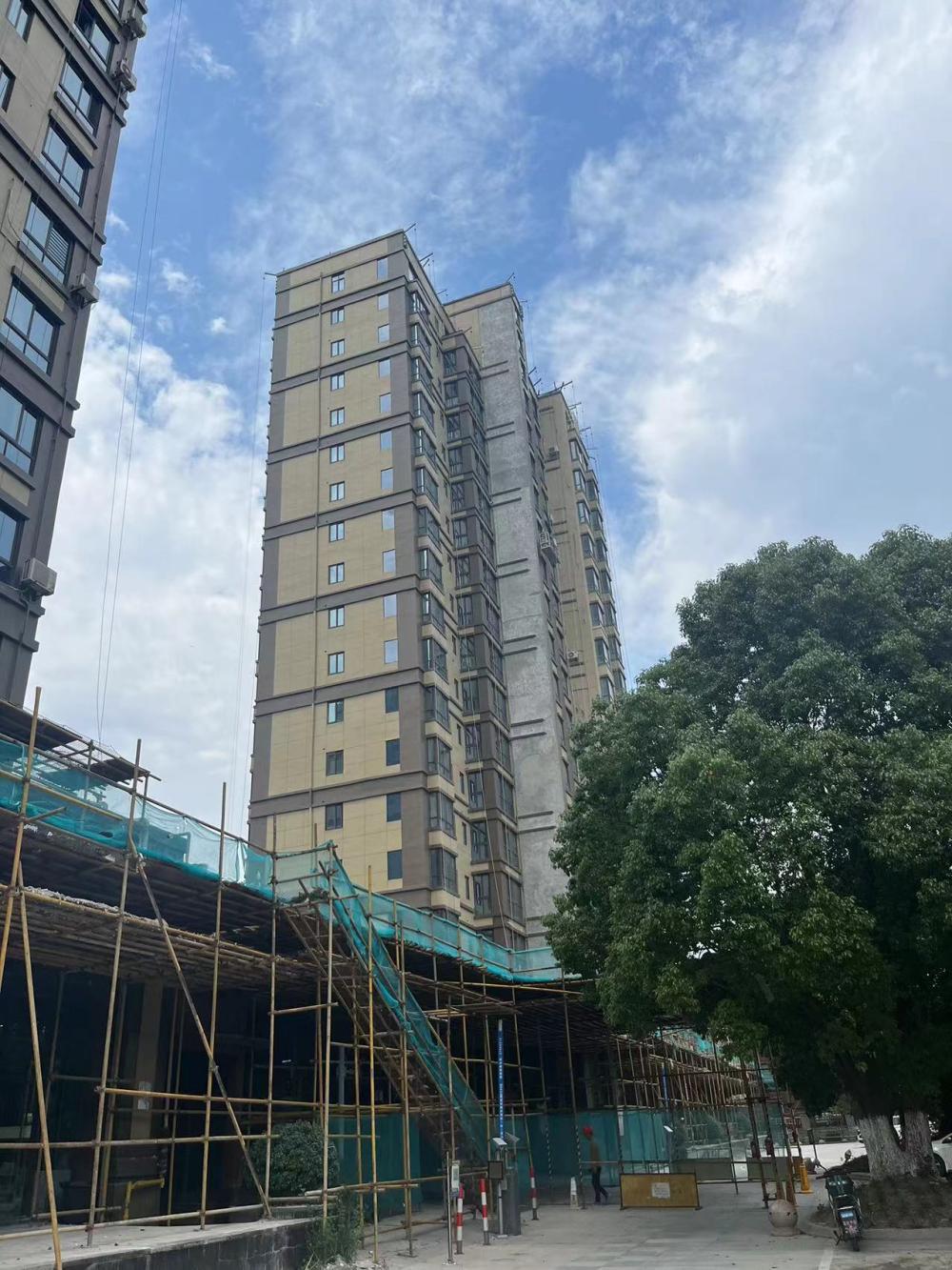 Can the schedule for exterior wall renovation be more reasonable?, Fengxian community has had its air conditioning unit dismantled, with frequent high temperature warnings for the air conditioning unit | exterior wall | community