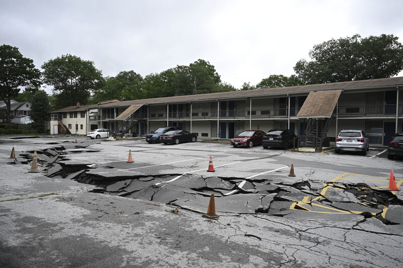 Rainstorm and flood led to power failure of tens of thousands of users. [Look at the world] New York State of the United States declared a state of emergency for the Loushui River Bridge | Monsoon | New York State of the United States