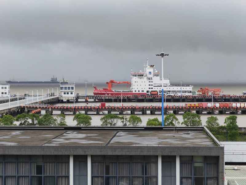 Younger and younger students relay to sea, seniors graduate on the deck, and the polar ship "Snow Dragon 2" welcomes strong winds, waves, and heavy rain for scientific research | Ocean | Senior