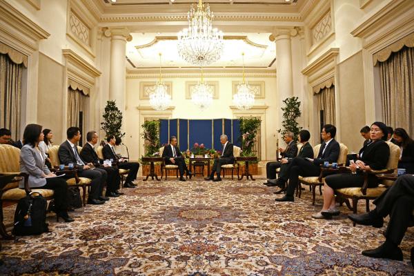 Singapore Prime Minister Lee Hsien Loong Meets with Wang Yi in China | Leaders | Wang Yi