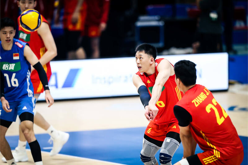 Just having the "scoring king" Zhang Jingyin is not enough. The Chinese men's volleyball team has won their first game in homework, with the goal of winning the Paris Olympics men's volleyball league in Paris
