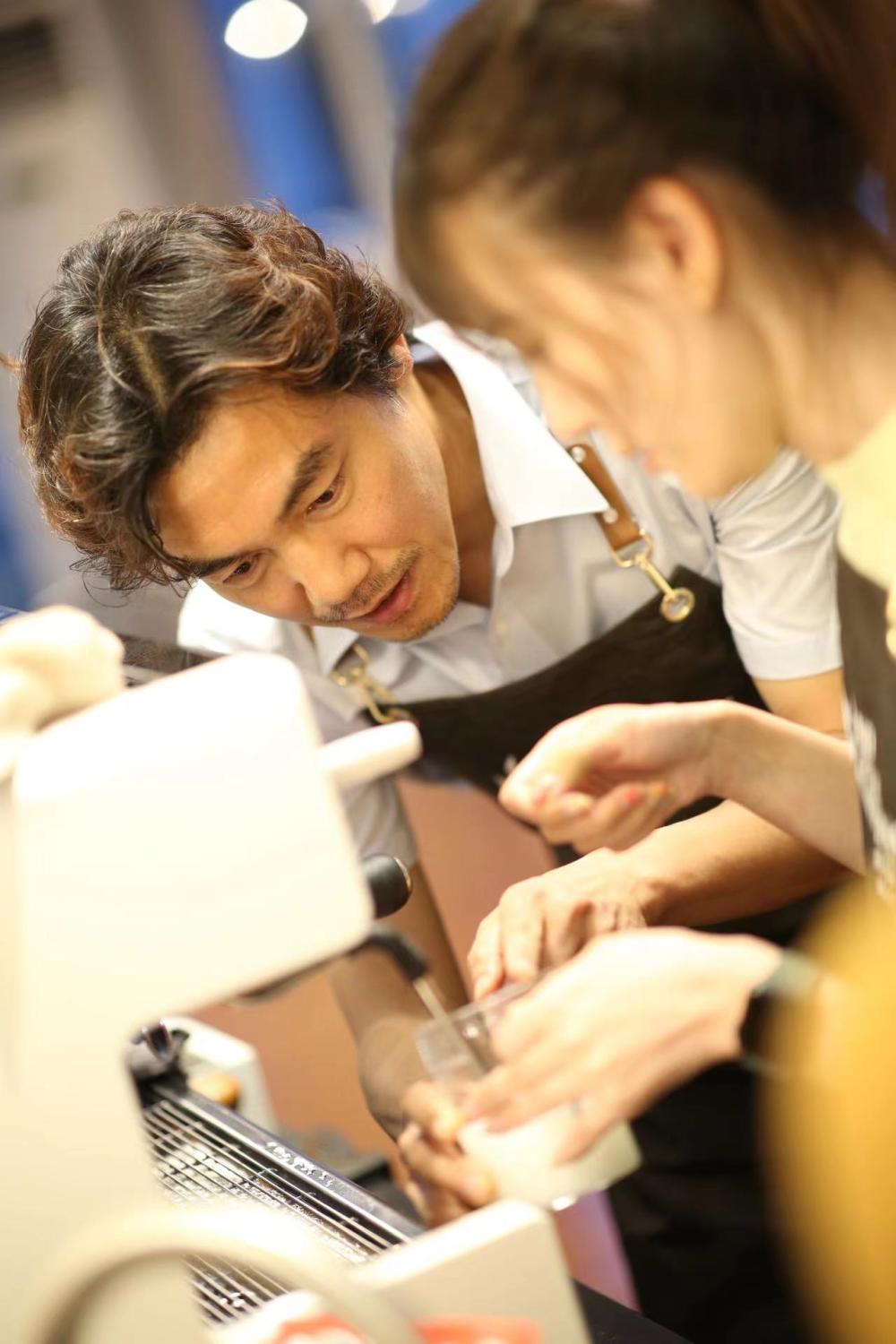 Surprisingly, the revenue is four or five times that of urban stores, and rural entrepreneurship brings surprises! He opened the coffee shop in the rice fields in the suburbs of Shanghai, where it was fragrant. Li Dongyi | Coffee | Cafe