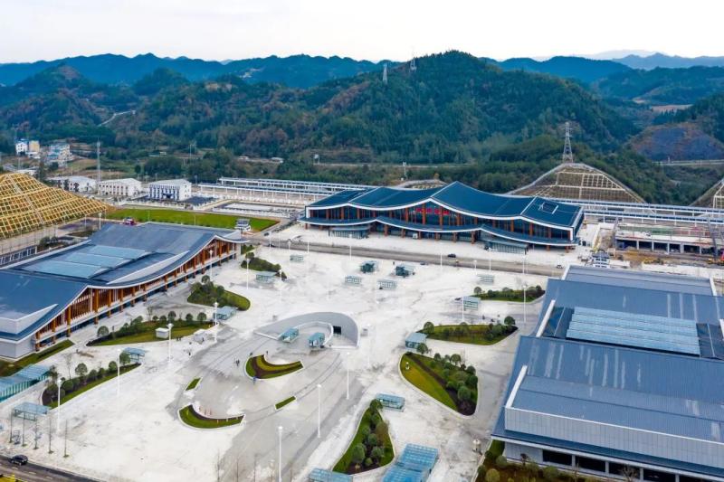It only takes 7 minutes from the high-speed rail station to the nearest scenic spot! This "most beautiful high-speed rail" is worth taking a trip to Xiangxi | Xiangxi | tourist routes | scenic spots