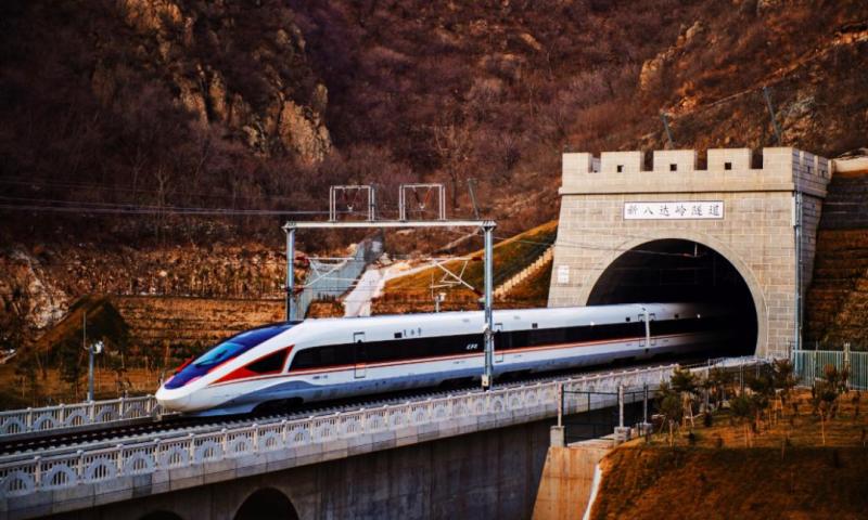 A escalator is 14 floors high! Under the Great Wall lies the largest and deepest high-speed railway station, the high-speed railway. Badaling | Part 1