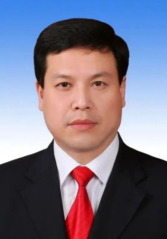 What is the current position of 103 outstanding county party secretaries in China?, Two years after being awarded the title, Zhang Dingfeng | Deputy Mayor | County Party Secretary