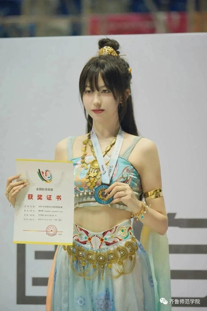 Dancing with ribbons, like flying in the sky... 19-year-old girl wins the roller skating championship! Netizen: Too Immortal Competition | Championships | Culture | Venue | Feitian | National Wind | Qin Yuqing | Roller Skating