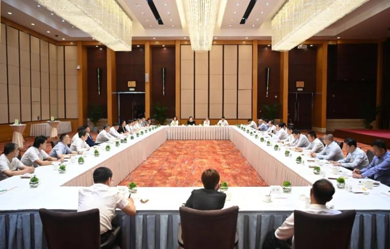 Provincial Party Secretary, Governor and 25 Private Entrepreneurs Have Breakfast Together Hao Peng | Secretary | Governor
