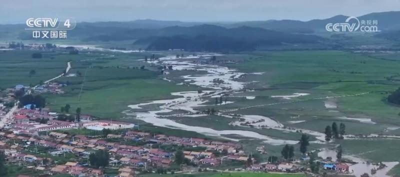 Nearly a thousand rescue teams rushed to affected villages due to heavy rainfall in many parts of Jilin province