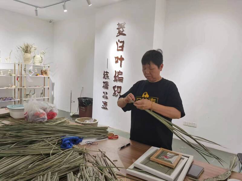 Transformation of Old Factory Area into Cultural and Creative Industry Park, Woodcarving, Ceramics, Art Exhibition... On the earliest privately-owned economic community plot in Shanghai, Mafengjing | Reporter | Community