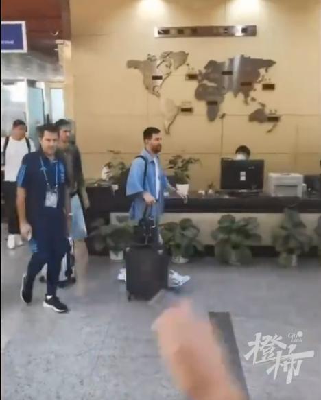 I actually brought the wrong passport, it's embarrassing! Online rumor that Messi arrived in Beijing and was stranded at the airport due to visa issues. Fans | Personal | Messi