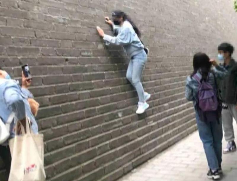 Tourists demolish the city walls and gates of Xi'an to evade tickets? Latest response from the scenic area: City Gate | Tourists | City Wall
