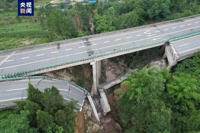 Two cars crashed into a gap and caught fire, the reason is announced! The high-speed bridge suddenly collapsed in Dazhou | Bridge deck | Key