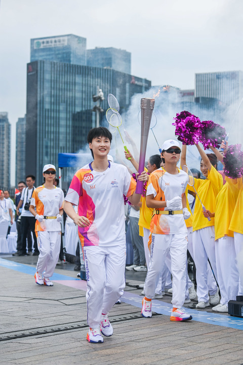 Looking at the Asian Games Torch Relay in Zhejiang | "Fireworks"\