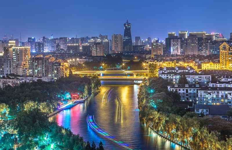 In June, I went to Hangzhou to visit the Grand Canal, and I remember the fireworks and scenery of the canal. Citizens | tourists | fireworks and fireworks
