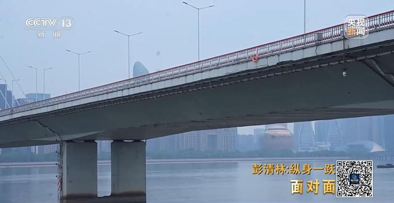 Jump above 12 meters! Jumping into the River to Save People, Brother Peng Qinglin: I just want to be an ordinary good person. Swimming | Jumping into the River | Being a Good Person