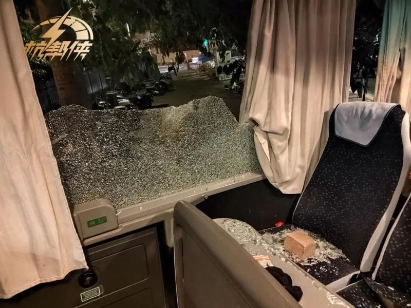 The thug got off the car for this reason, and the Hangzhou couple recounted the details of the attack in France: before the incident, a local child had once waved his hand at a bus consul | boy | child
