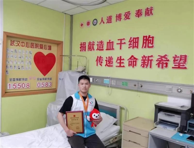 School: Support!, Post-2000 generation left their exams and headed straight to Wuhan Xiaoyue | Wuhan Central Hospital | School
